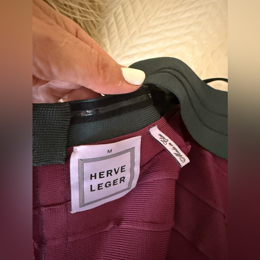 Herve Leger mini color block with gorgeous flower detail!!! 🤎💗💚 - Picture 5 of 10